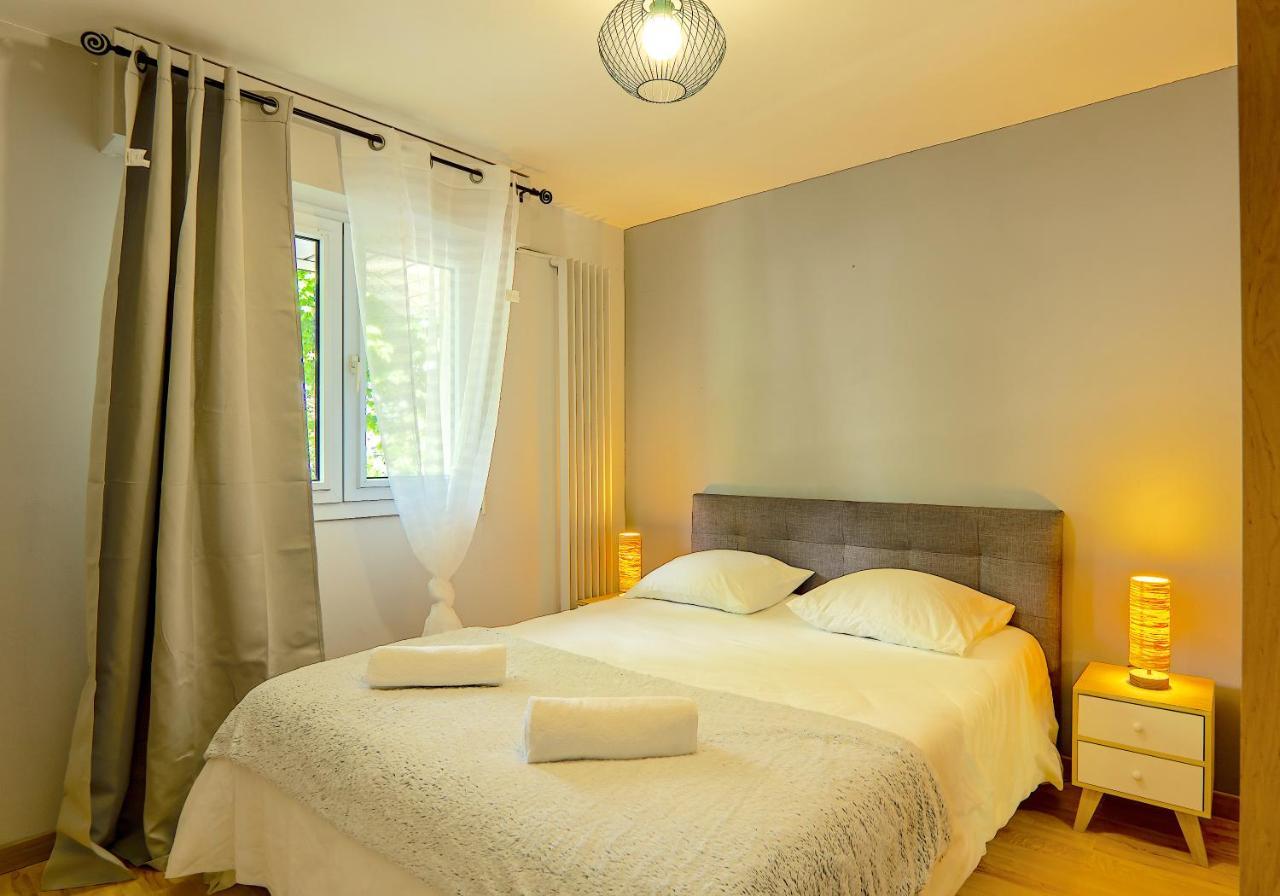 100 Geneve Joli T2 Avec Place De Parking Privee Annecy Exterior foto
